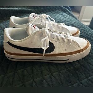 Men’s Nike Court Legacy